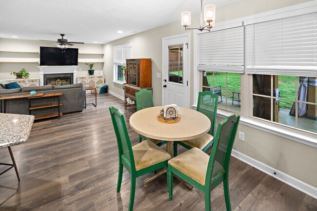 Building Photo - 305 Oleander Ln