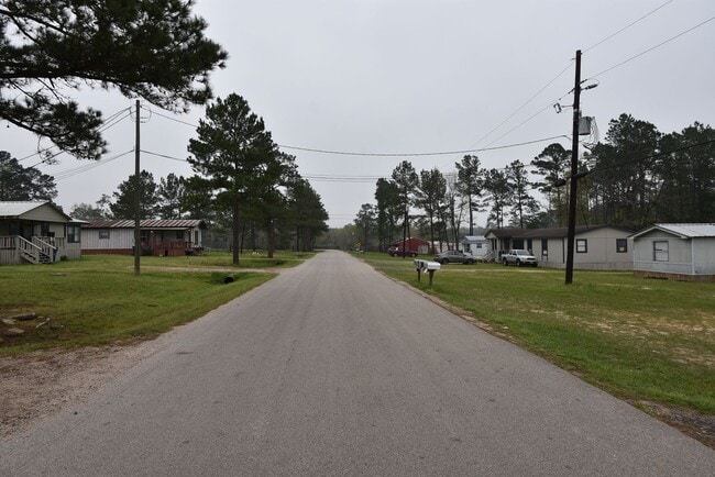 Building Photo - Be part of this cozy community at Roy Harris Loop
