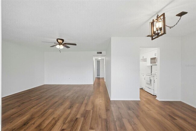 Building Photo - 350 79th Ave N