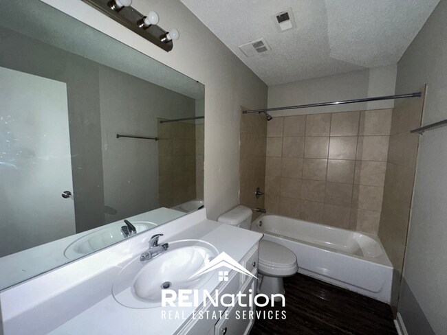 Building Photo - 3BR/2BA Memphis Rental with Vaulted Ceilings, Hardwood Floors & Large Backyard