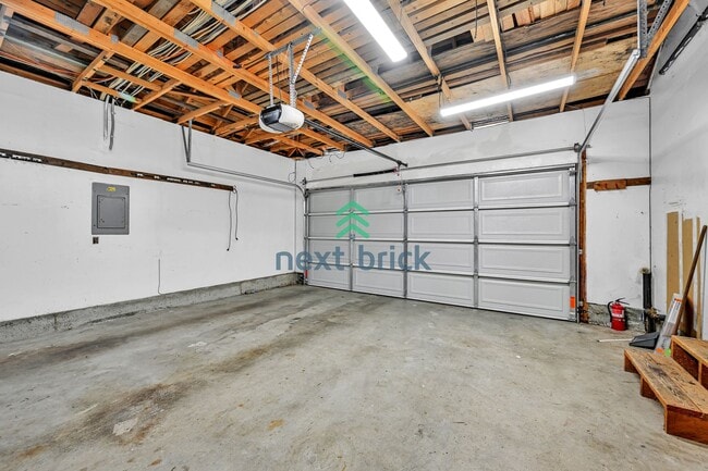 Building Photo - 4 BED & 2.5 BATH SINGLE FAMILY HOUSE FOR RENT
