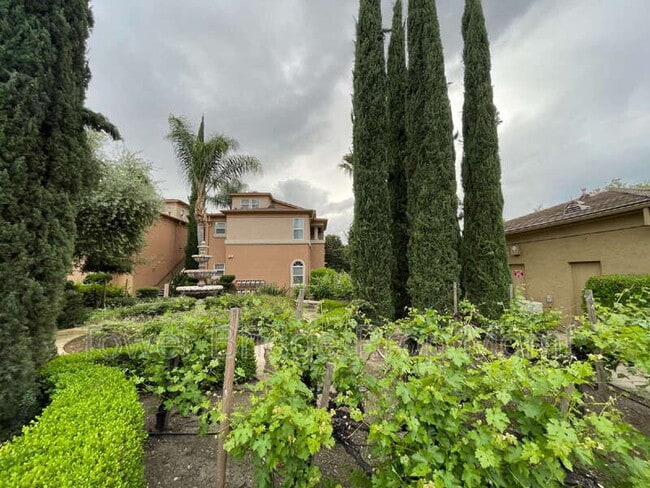 Building Photo - 1900 Danbrook Dr