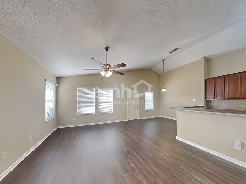Building Photo - 1034 Riverwood Dr