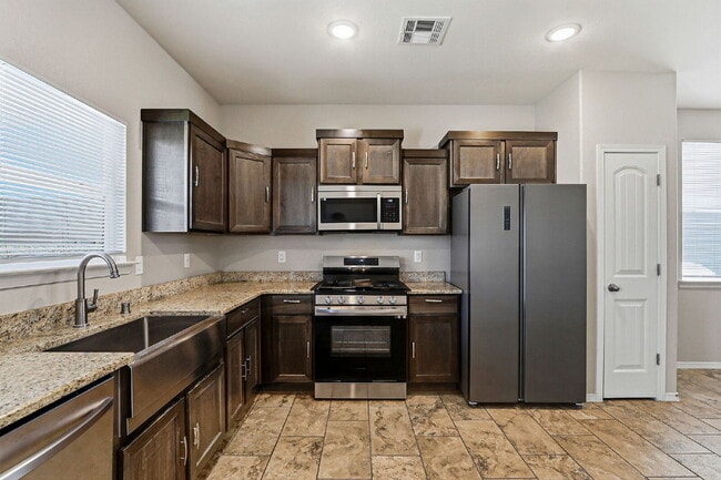 Building Photo - 10624 Hidden Chapel Pl