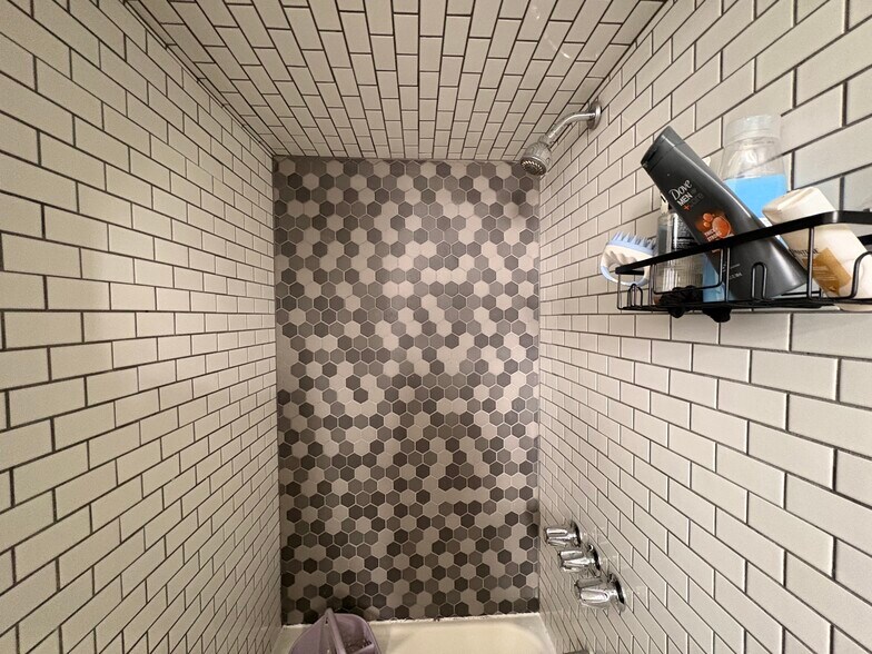 Building Photo - 5718 Ellsworth Ave