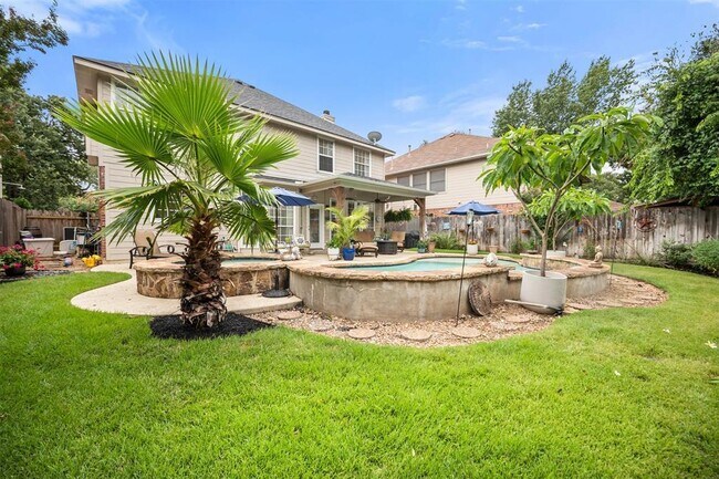 Building Photo - 1215 Boerne Dr