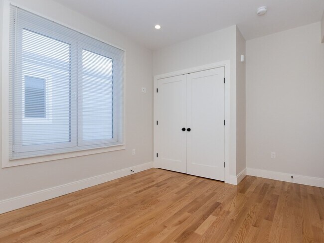 Building Photo - 6 Tovar St