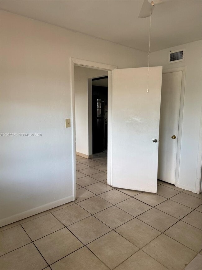 Building Photo - 2620 SW 53rd Ave