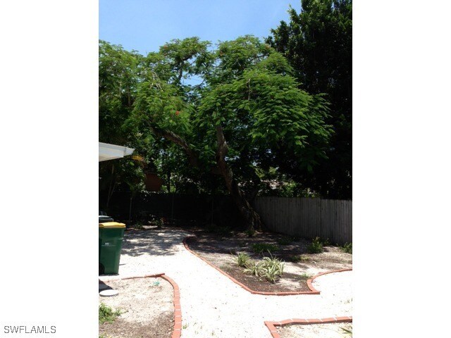 Building Photo - 728 104th Ave N
