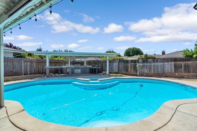 Building Photo - 6737 N Harrison Ave