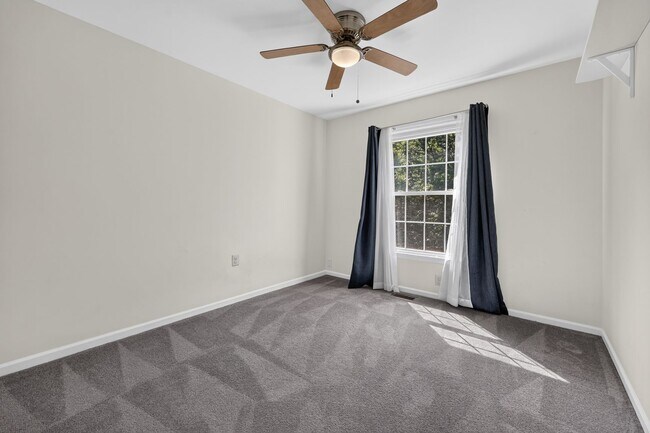 Building Photo - 5619 Ridge View Dr