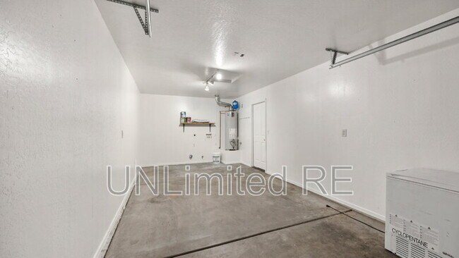 Building Photo - 6145 N Old McDonald Dr