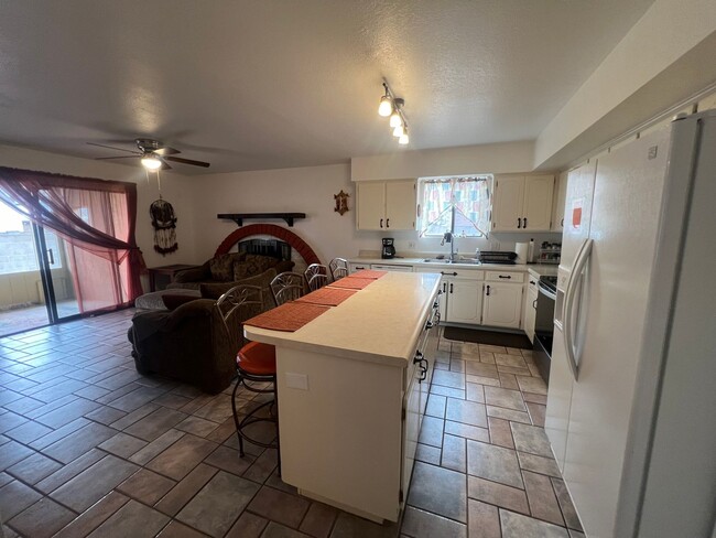 Building Photo - 3-bedroom 2 baths home