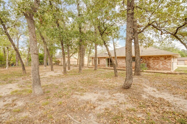 Building Photo - 1201 Francis Dr