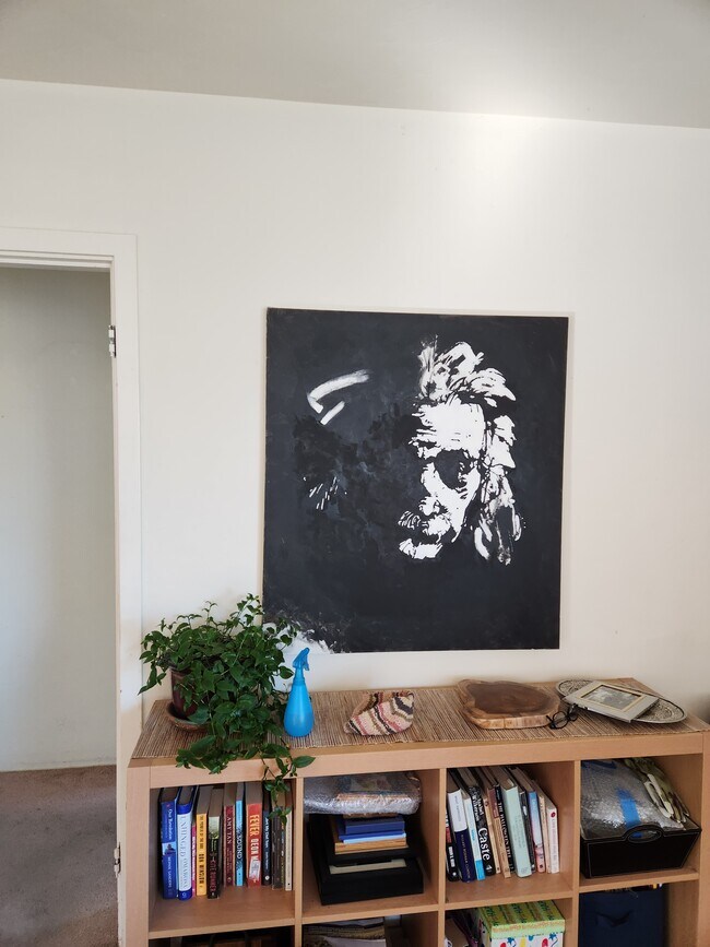 Building Photo - 243 Darwin St