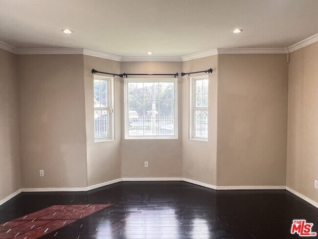 Building Photo - 2317 S Harcourt Ave