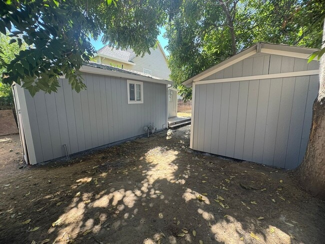 Building Photo - 1 Bedroom 1 Bath Home with a Large Outdoor Space