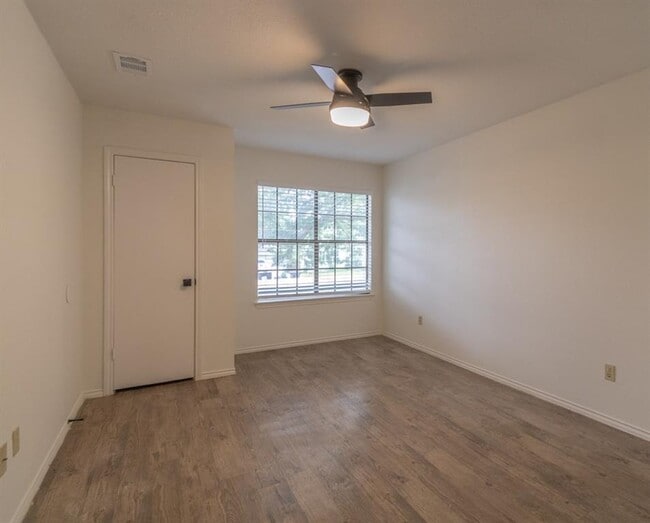 Building Photo - 5703 Shreveport Dr