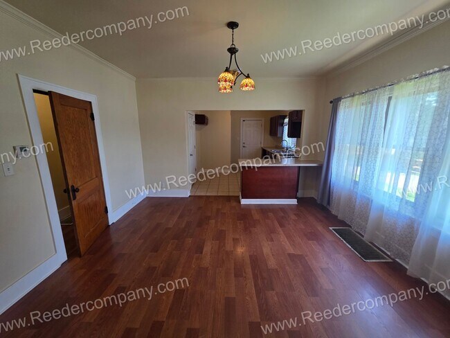 Building Photo - Spacious 2 bedroom house Second Month's rent free for First Responders