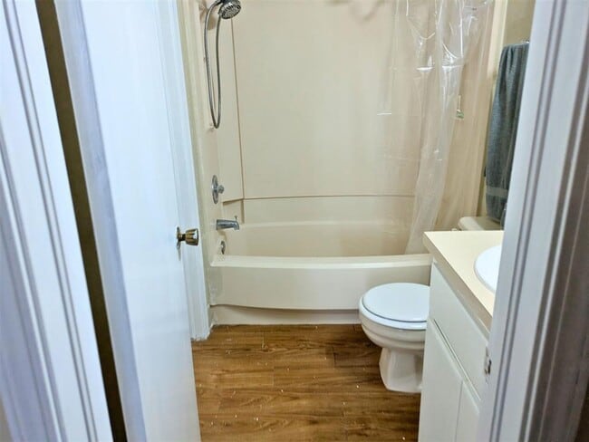 Building Photo - 910 NW Dearborn Ave