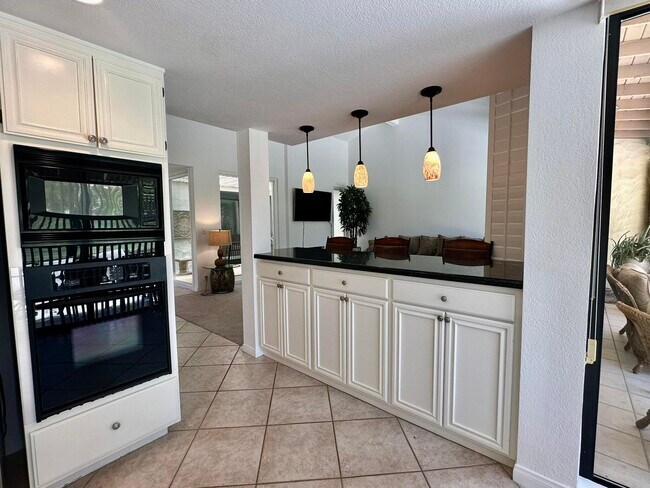 Building Photo - 239 Santa Barbara Cir