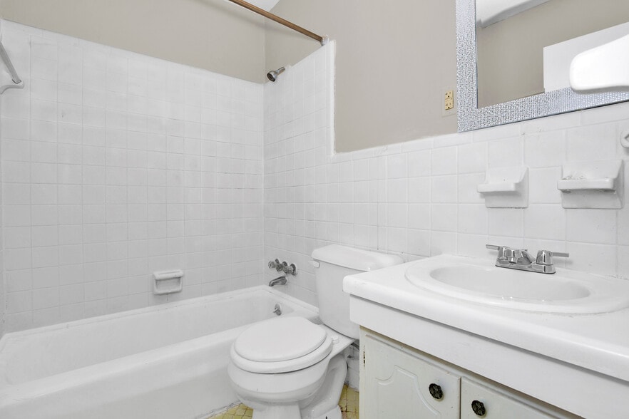 Building Photo - 605 Law Rd