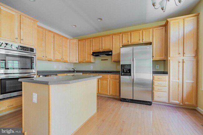 Building Photo - 9209 Point Replete Dr