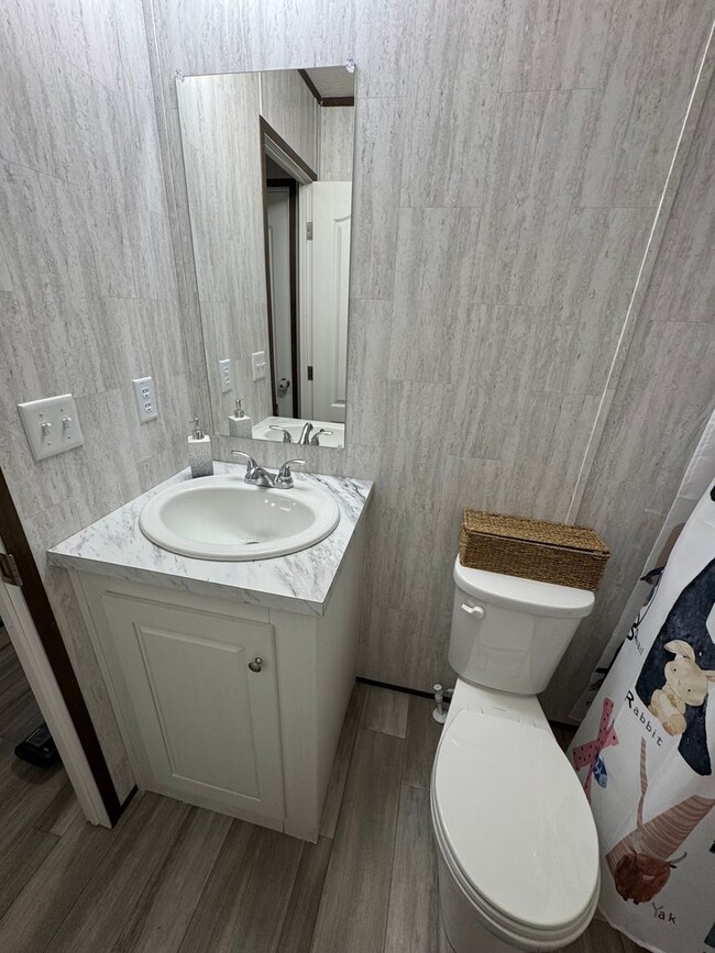 Building Photo - Newer Mobile Home in Country Setting