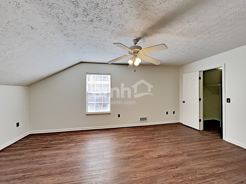 Building Photo - 126 Walton Village Dr