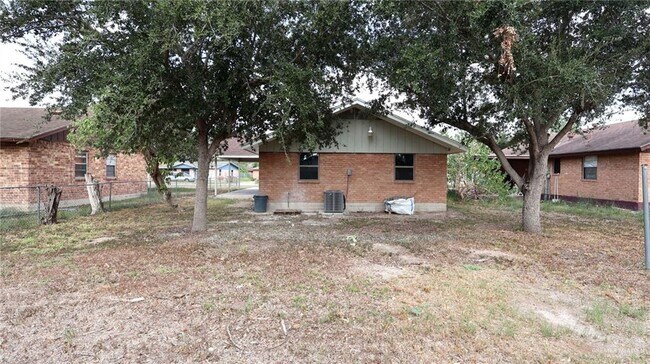 Building Photo - 807 S 21st Ave