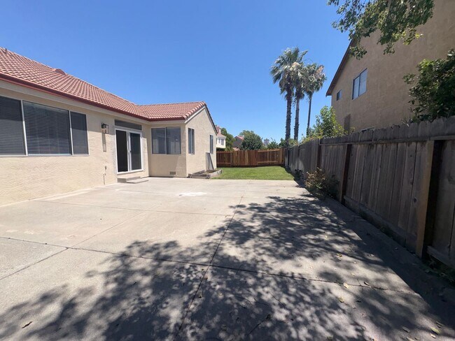 Building Photo - 798 Shannon Dr