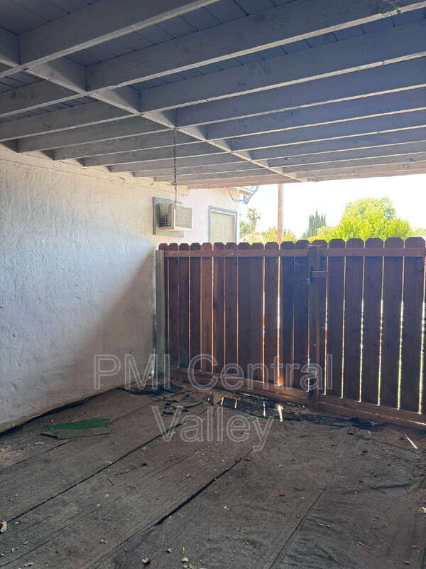 Building Photo - 1112 Barberry Ln