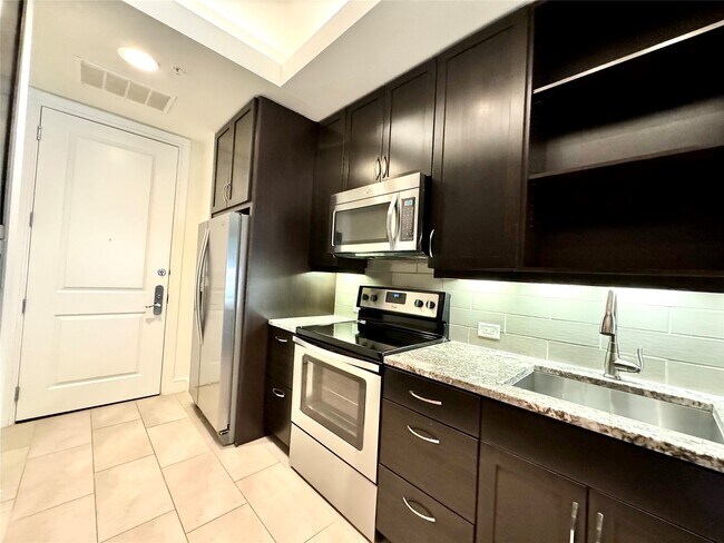 Building Photo - 2303 Mid Ln