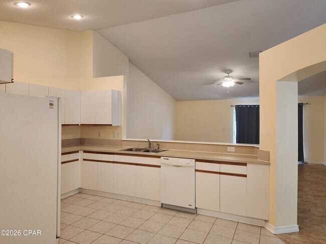 Building Photo - 226 Summerwood Dr
