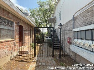 Building Photo - 2811 Woodbury Dr