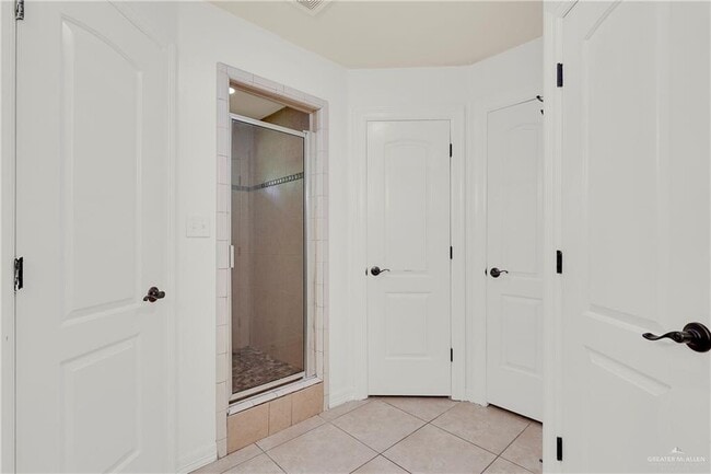 Building Photo - 23 Yellow Rose Dr