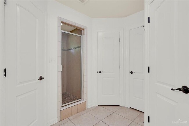 Building Photo - 2523 Yellow Rose Dr