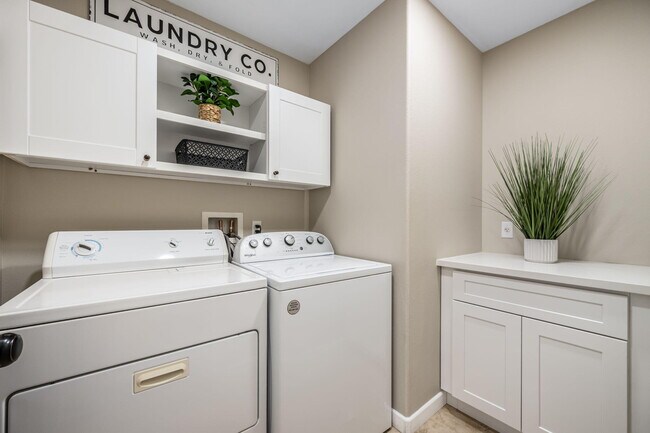 Building Photo - 84131 Azzura Way