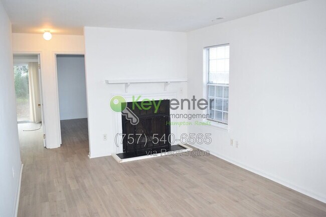 Building Photo - 579 Peregrine St