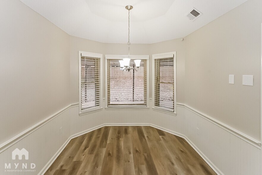 Building Photo - 1935 Pecan Ridge N