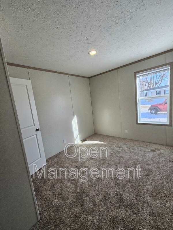 Building Photo - 725 S 12th St