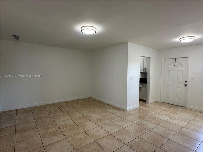 Building Photo - 5841 SW 36th Ct
