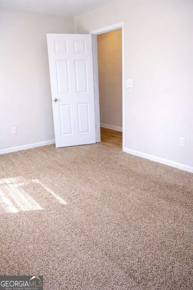 Building Photo - 1841 N Ridge Dr