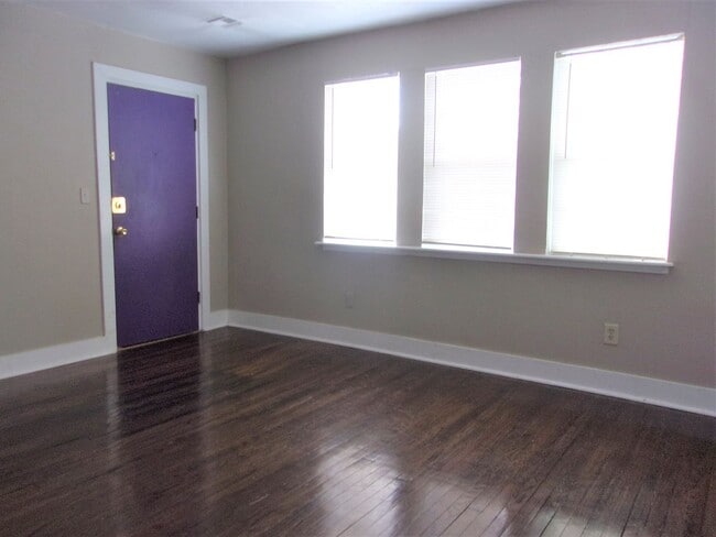 Interior Photo - Uptown 3020
