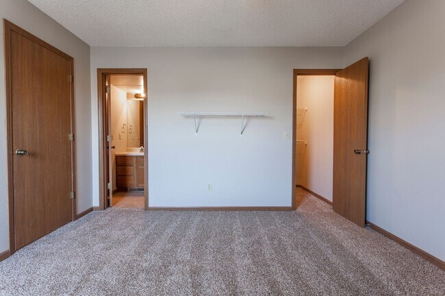 Building Photo - d4041fer