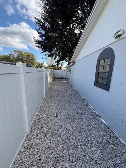 Building Photo - 135 Jalapa Dr