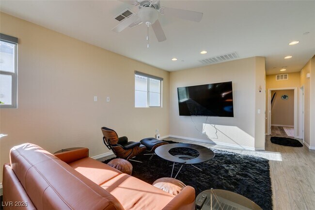 Building Photo - 172 Petaluma Valley Dr