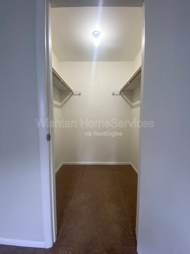 Building Photo - 204 Charleston Blvd