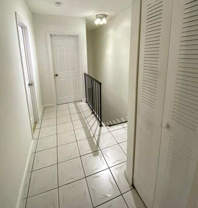 Building Photo - 2221 W 52nd St