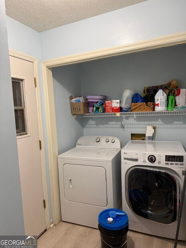 Building Photo - 101 Smoke Rise Dr